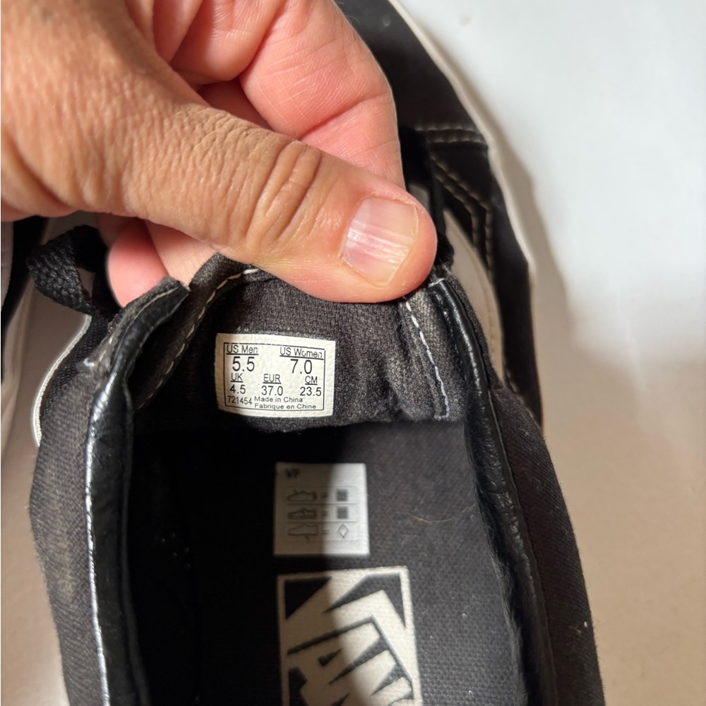Vans - Picture 5 of 5